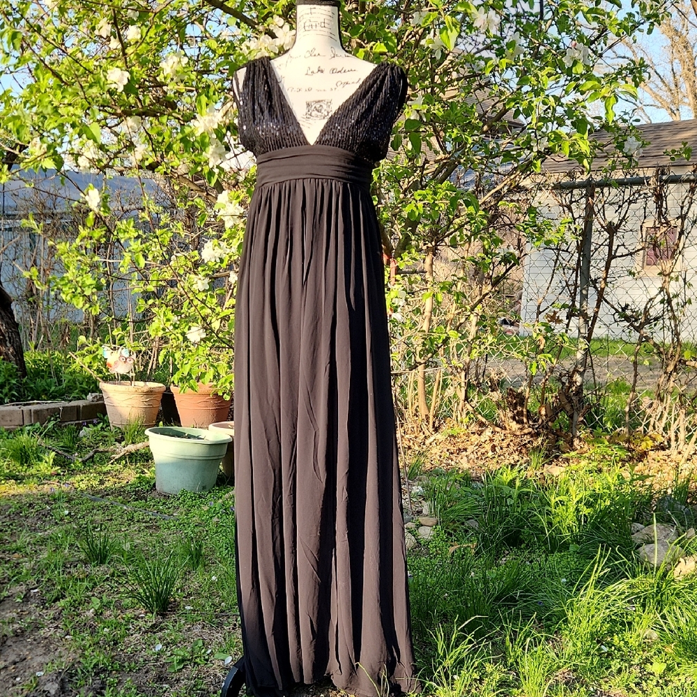 LOVE X DESIGN Elegant Black Wedding Special Ocassion Evening Gown w deep V-Neck